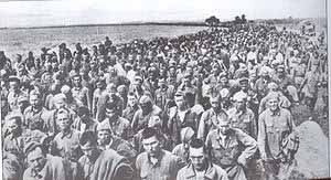Пленные красноармейцы. Район Харькова, 1942