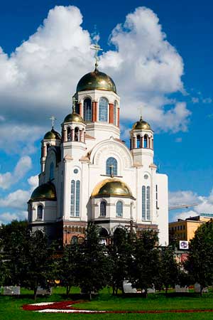 Храм-на-Крови в честь Всех Святых, в Земле Российской просиявших на месте Ипатьевского дома в Екатеринбурге