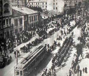 Польско-украинские войска вступают в Киев. Крещатик, 1920