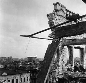Октябрь 1942 г., Сталинград. Оставшиеся после боев руины города.