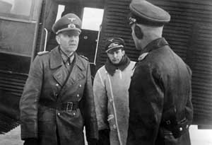 Фридрих Паулюс (слева) — командующий окруженной 6-ой армией