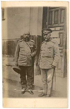 Юденич, Николай Николаевич (слева)