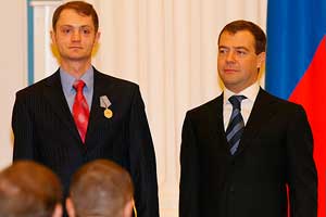 16 января 2009: Награждение Александра Коца медалью «За отвагу»