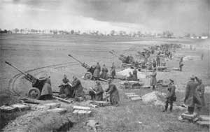 Советская артиллерия на подступах к Берлину, апрель 1945 года.
