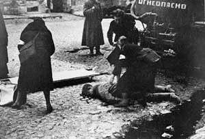 Последствия первого артобстрела города, фото Тарасевича, 10 сентября, 1941 года