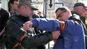 Георгиевские ленточки в Крыму, 3 марта 2014 года