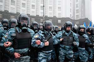 Отряд «Беркута» на подступах к зданию кабинета министров Украины. Киев, 24 ноября 2013 года.