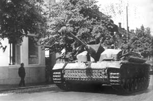 САУ StuG III из состава немецкой 303-й бригады штурмовых орудий в Лаппеэнранте. Июнь 1944 г. Фотография из архива Сил обороны Финляндии (SA-kuva).