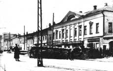 Баррикады на улице Коммунаров (в настоящее время проспект Ленина) в Туле. Баррикады на улице Коммунаров (в настоящее время проспект Ленина) в Туле.