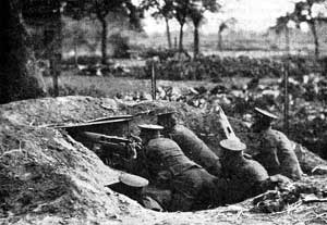 Маскировка позиции пулемёта. 1915