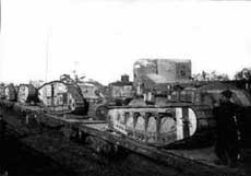 Британские танки ВСЮР (Mk.V и Mk.A.) захваченные Красной Армией в 1919 году возле Новороссийска